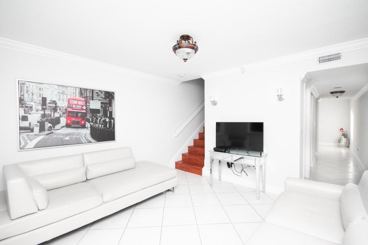 Beautiful 2/2.5 Condo W/Free Parking Fast Wifi Miami Eksteriør billede