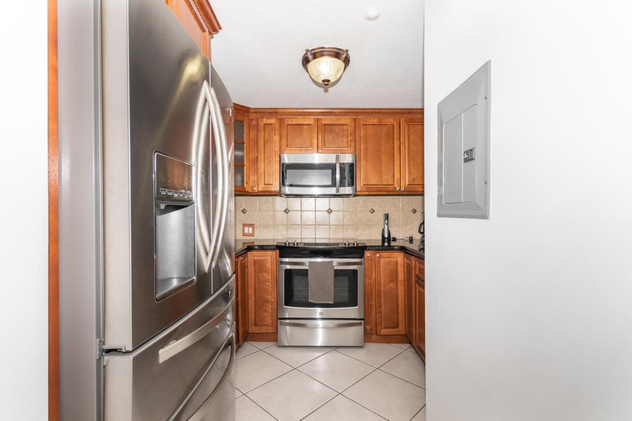 Beautiful 2/2.5 Condo W/Free Parking Fast Wifi Miami Eksteriør billede