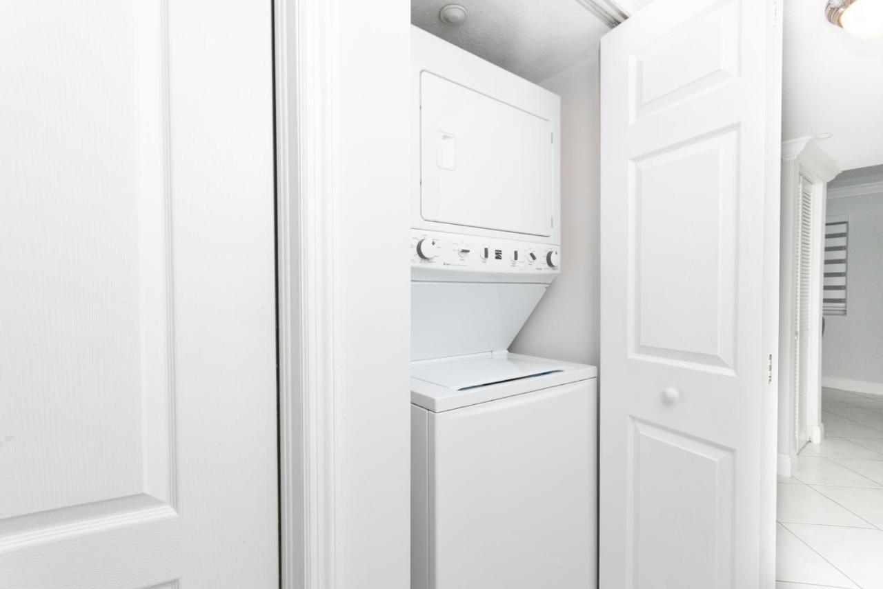 Beautiful 2/2.5 Condo W/Free Parking Fast Wifi Miami Eksteriør billede