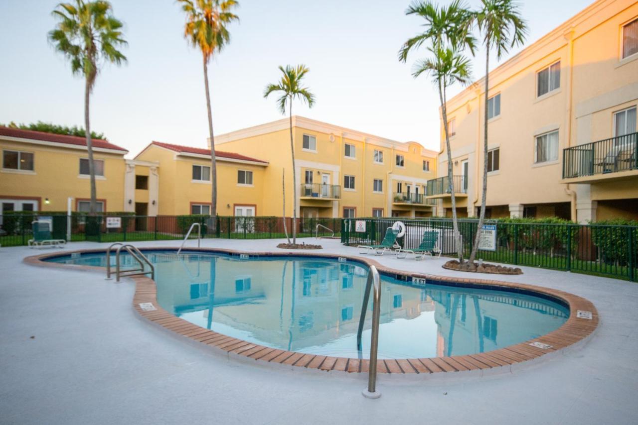 Beautiful 2/2.5 Condo W/Free Parking Fast Wifi Miami Eksteriør billede
